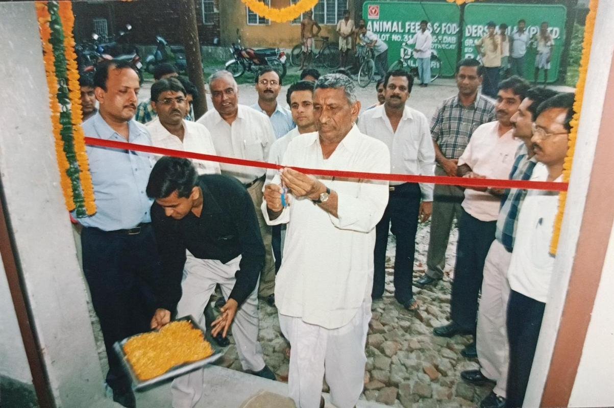 Sri Shiwalal Gupta is inaugurating the JDIOWA office building during 7th AGM, 2004.